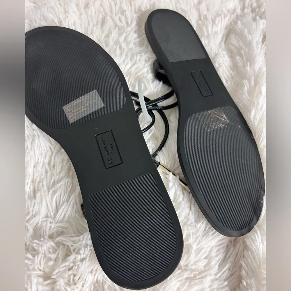 Anne Klein Black  Strappy Thong Sandals NWOT Sz 10